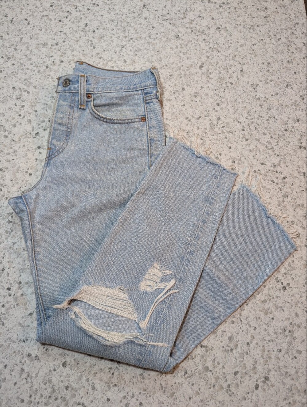 Levi's 25 High Rise Jeans Light Blue Denim Distressed Rips Raw Hem No Stretch
